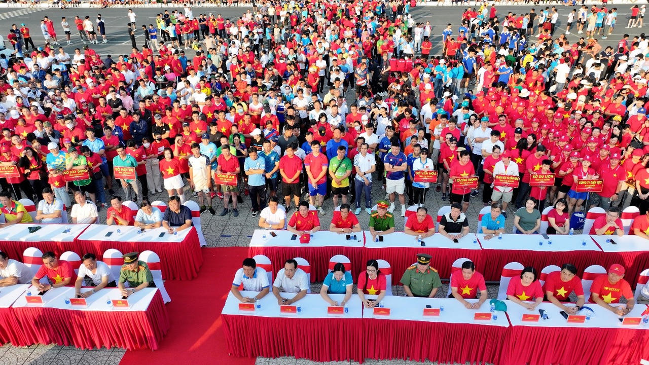 An Giang: Hơn 5.000 người tham gia “Ngày chạy Olympic - Vì sức khỏe toàn dân - Vì An ninh Tổ quốc.