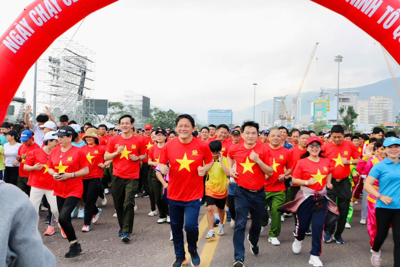 Không khí ngày hội diễn ra sôi nổi, lan tỏa tinh thần rèn luyện thân thể trong cộng đồng.