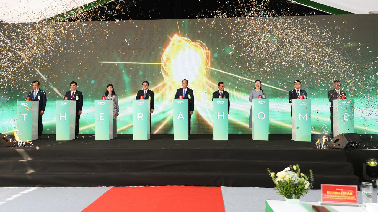 Lãnh đạo tỉnh Phú Thọ, Tập đoàn Onsen Fuji, lãnh đạo xã Thanh Thuỷ nhấn nút khởi công tòa căn hộ Thera Home, Trung tâm hội nghị quốc tế... (Ảnh: thanhthuy.phutho.gov.vn)