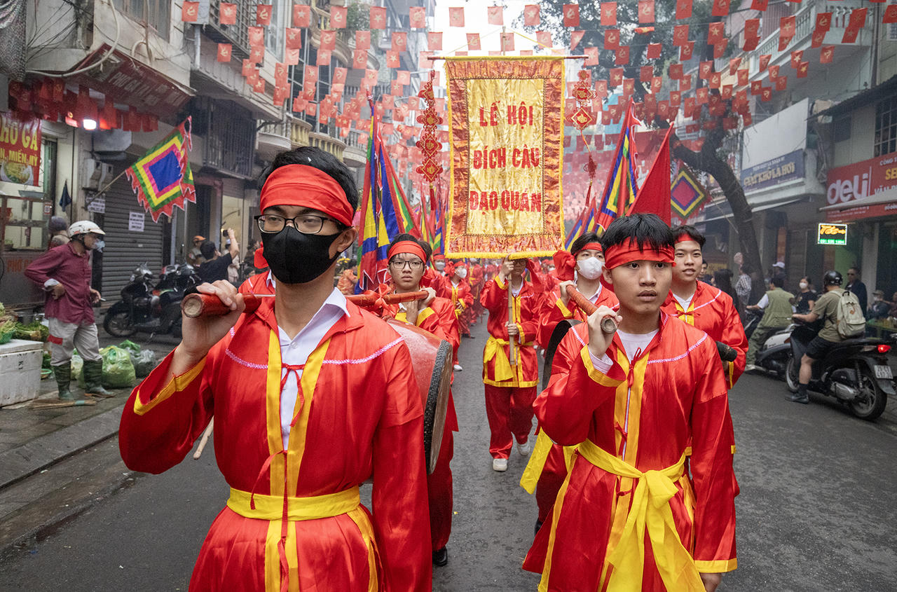 Nghi thức rước kiệu trang trọng trong ngày lễ