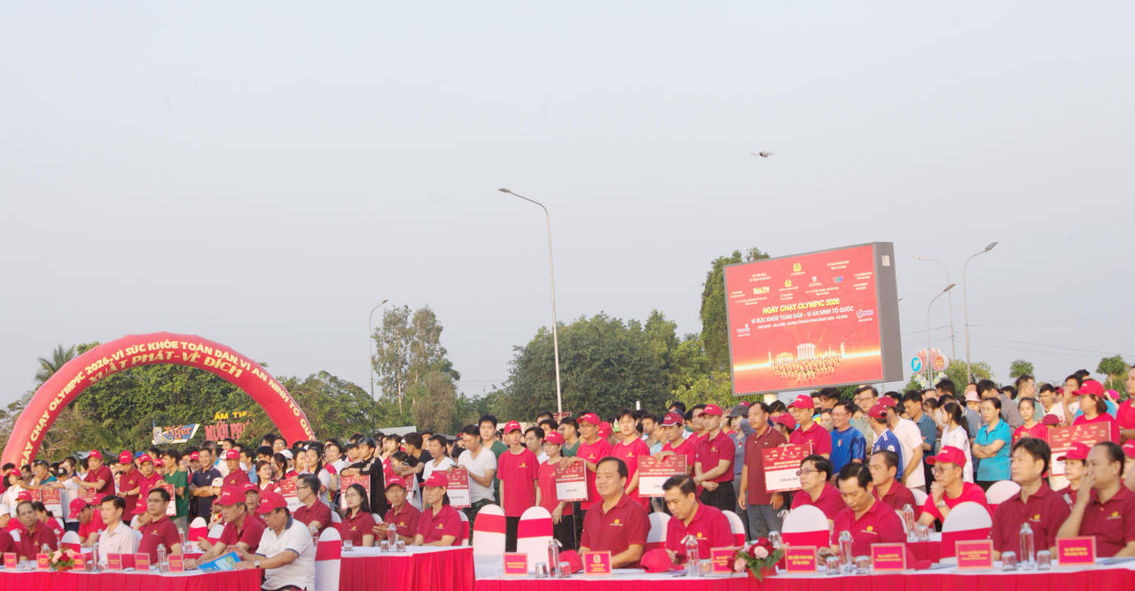 Đại biểu tham dự "Ngày chạy Olympic vì sức khỏe toàn dân - Vì an ninh Tổ quốc”.