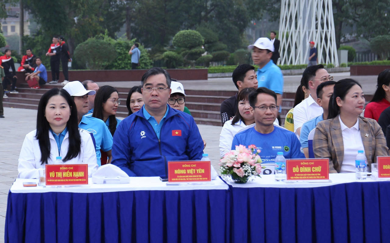 Các đại biểu tham dự lễ phát động.