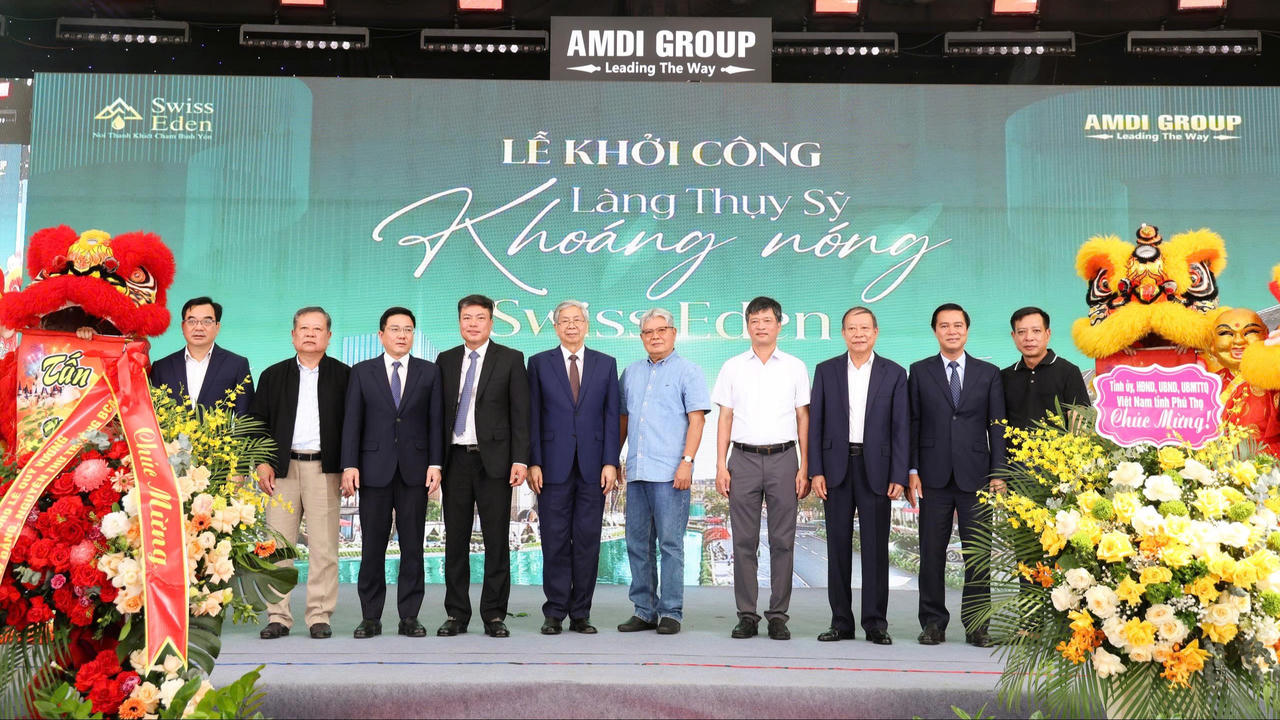 Các đại biểu chụp ảnh lưu niệm.&nbsp; (Ảnh: thanhthuy.phutho.gov.vn)