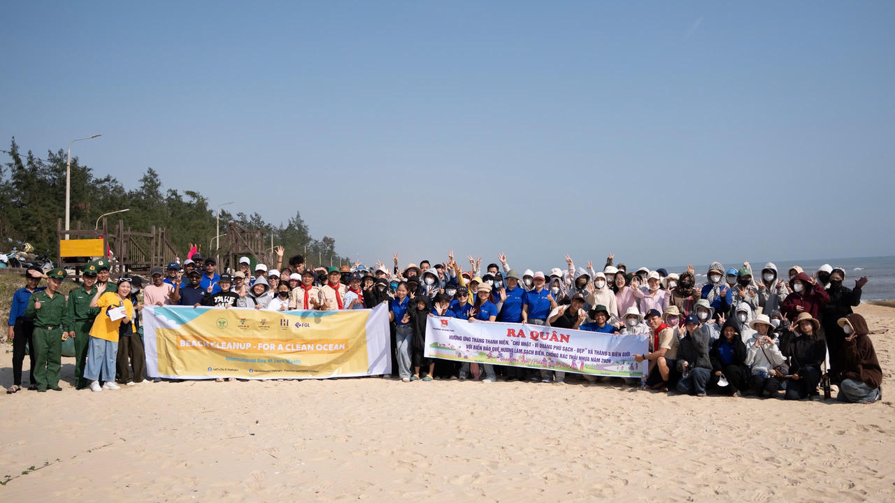 Chương trình thu hút sự tham gia của hơn 160 tình nguyện viên, qua đó thu gom được hơn 300kg rác thải bị vứt bừa bãi tại khu vực bãi biển.