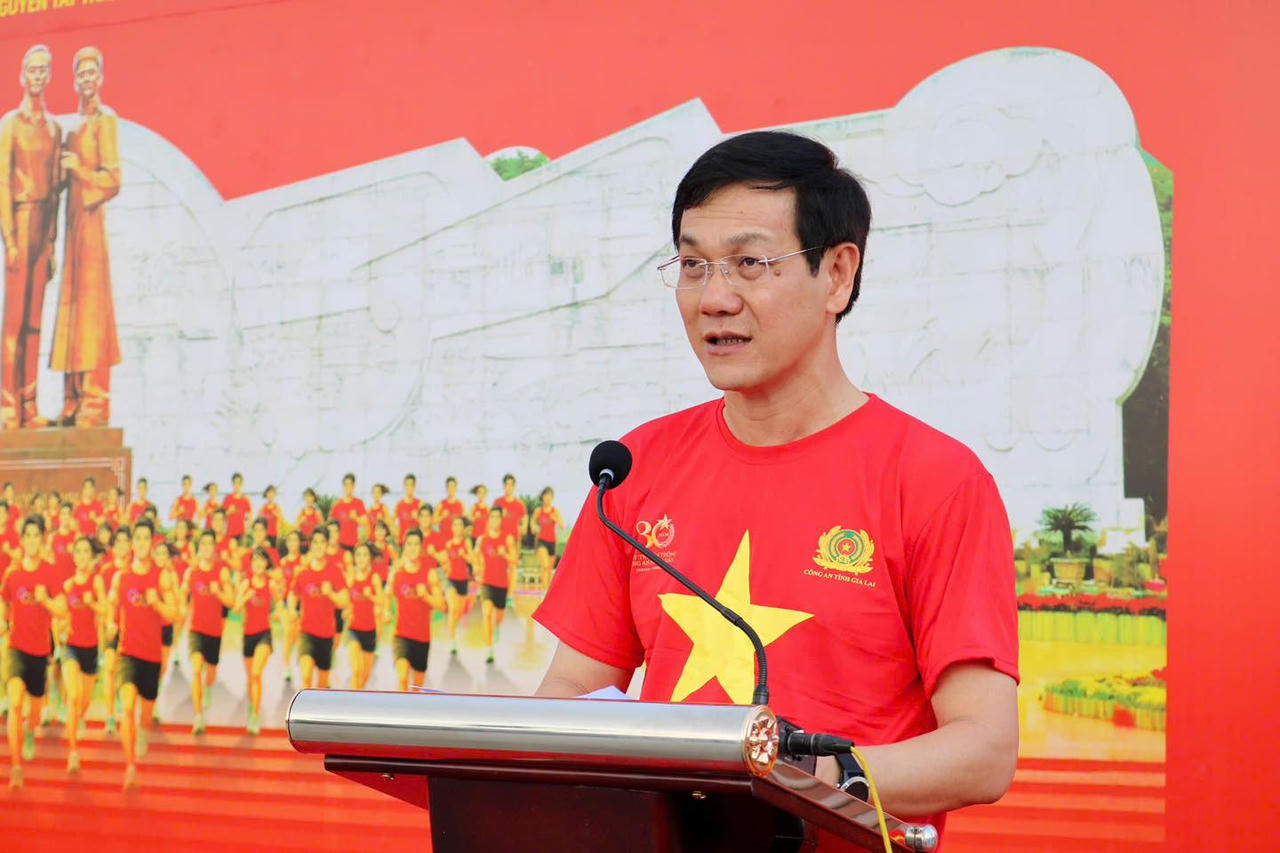 Đại tá Ngô Cự Vinh - Phó Giám đốc Công an tỉnh Gia Lai phát biểu khai mạc.