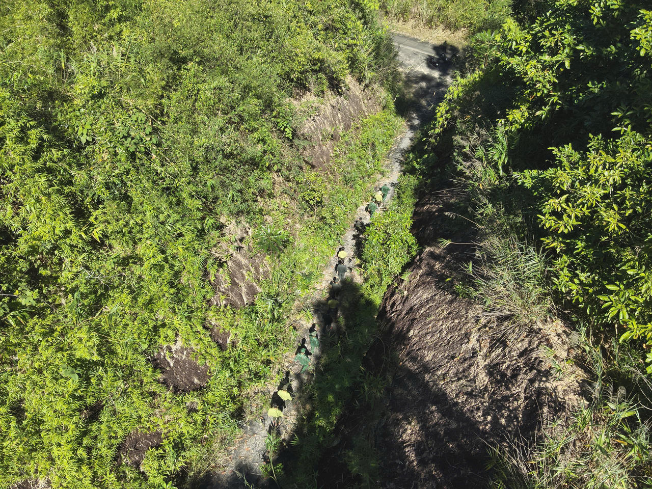 Ứng dụng flycam hỗ trợ lực lượng chức năng giám sát, theo dõi tuyến tuần tra trong khu vực rừng giáp ranh, góp phần nâng cao hiệu quả phát hiện sớm các dấu hiệu xâm hại rừng.