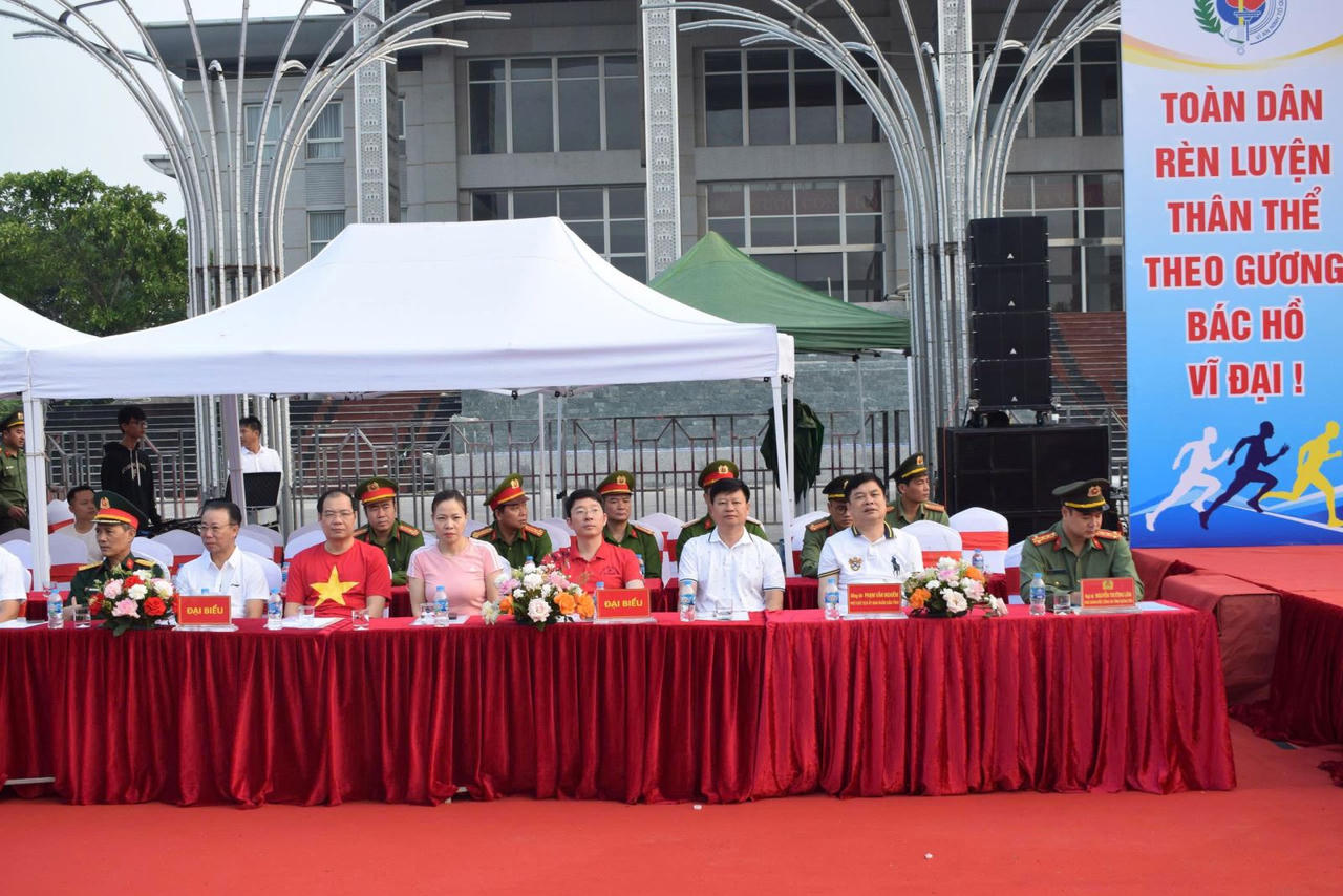 Hưng Yên: Gần 3.000 người hưởng ứng Ngày chạy Olympic vì sức khỏe toàn dân - Vì an ninh Tổ quốc