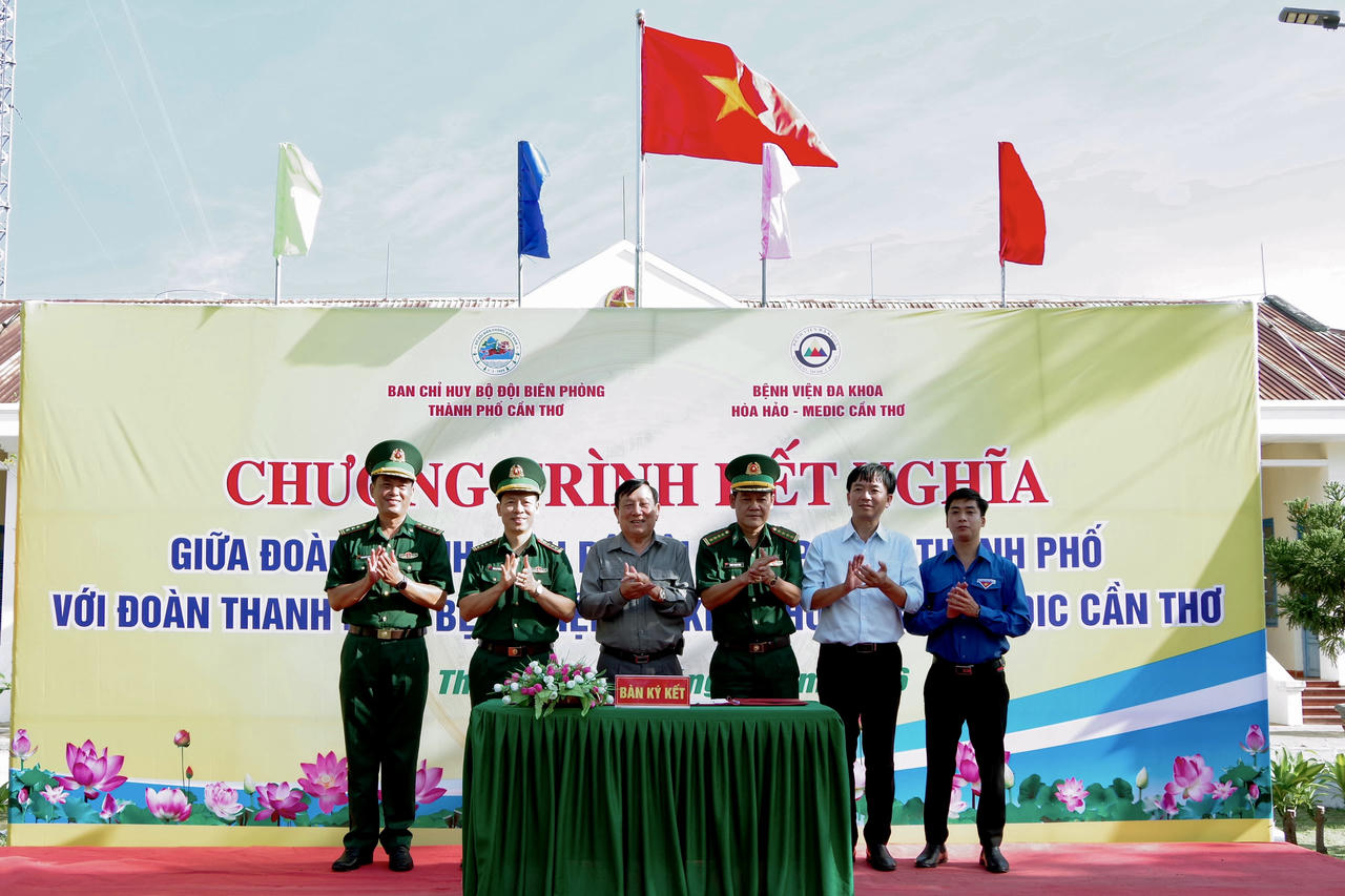 Đoàn thành niên BĐBP TP Cần Thơ và Bệnh viện Đa khoa Hòa Hảo - Medic Cần Thơ ký kết nghĩa.