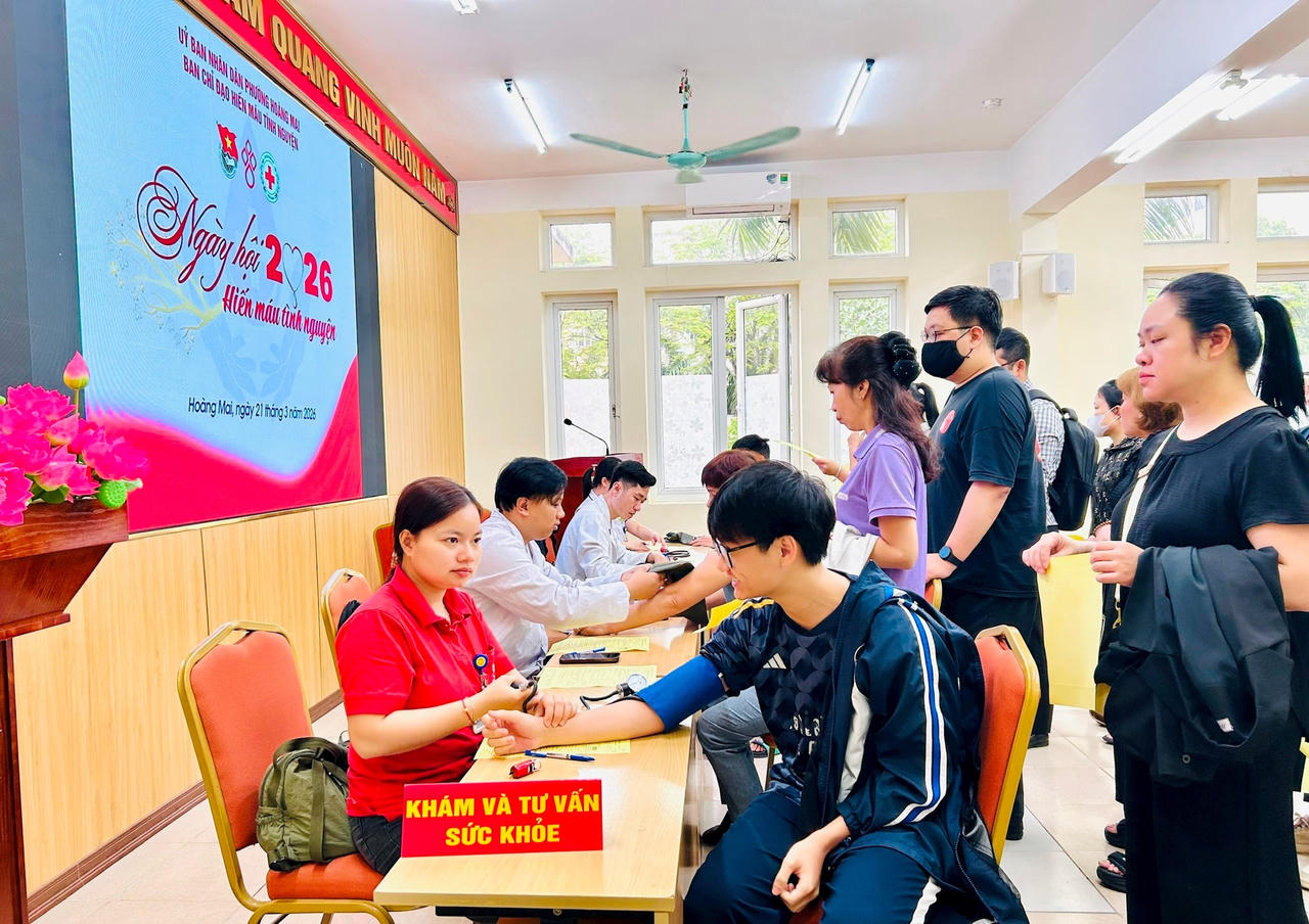 Không khí sôi nổi tại Ngày hội hiến máu tình nguyện phường Hoàng Mai.