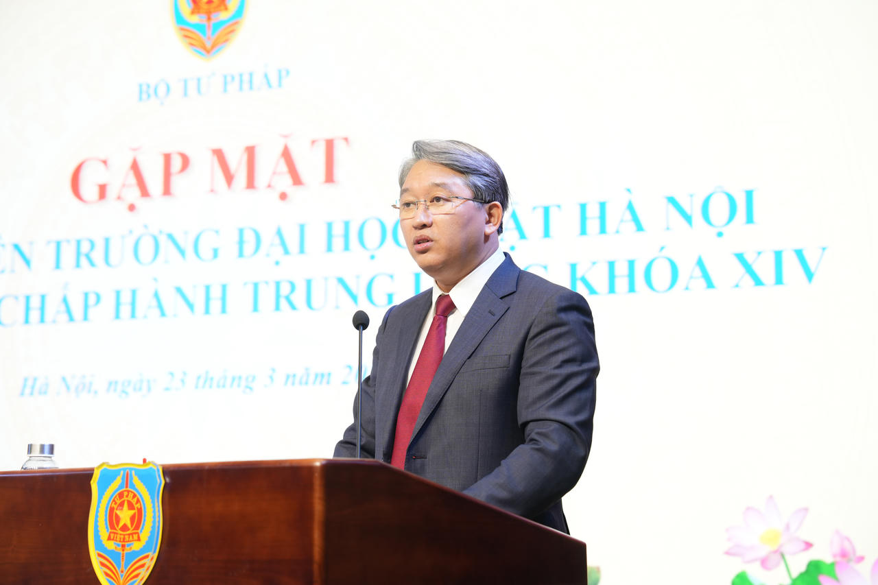 Bộ trưởng Nguyễn Hải Ninh phát biểu tại buổi gặp mặt.