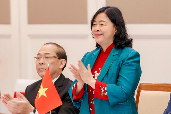 Bà Bùi Thị Minh Hoài - Ủy viên Bộ Chính trị, Bí thư Trung ương Đảng, Chủ tịch UBTƯ MTTQ Việt Nam tại Hội đàm