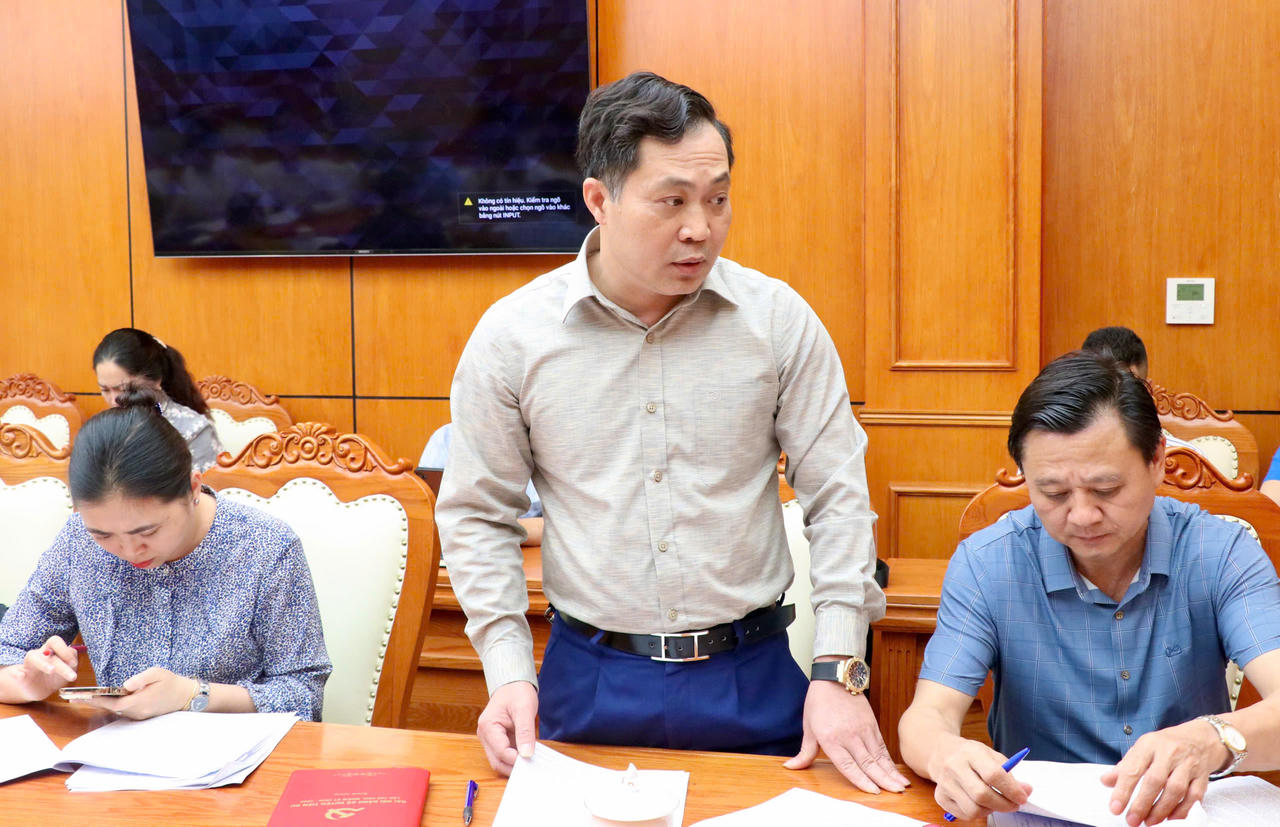 Lãnh đạo Sở Văn hoá, Thể thao và Du lịch Bắc Ninh báo cáo tại buổi làm việc