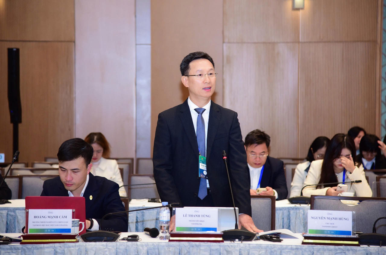 Tại Diễn đàn Kinh tế Việt Nam 2025 - Triển vọng 2026, ông Lê Thanh Tùng - thành viên HĐQT VietinBank đã gửi đi thông điệp: “Chiến lược của VietinBank là hướng tới phát triển an toàn, hiệu quả và bền vững. Chúng tôi xác định chuyển đổi xanh là một trong những chiến lược quan trọng giúp VietinBank đạt được mục tiêu này”.