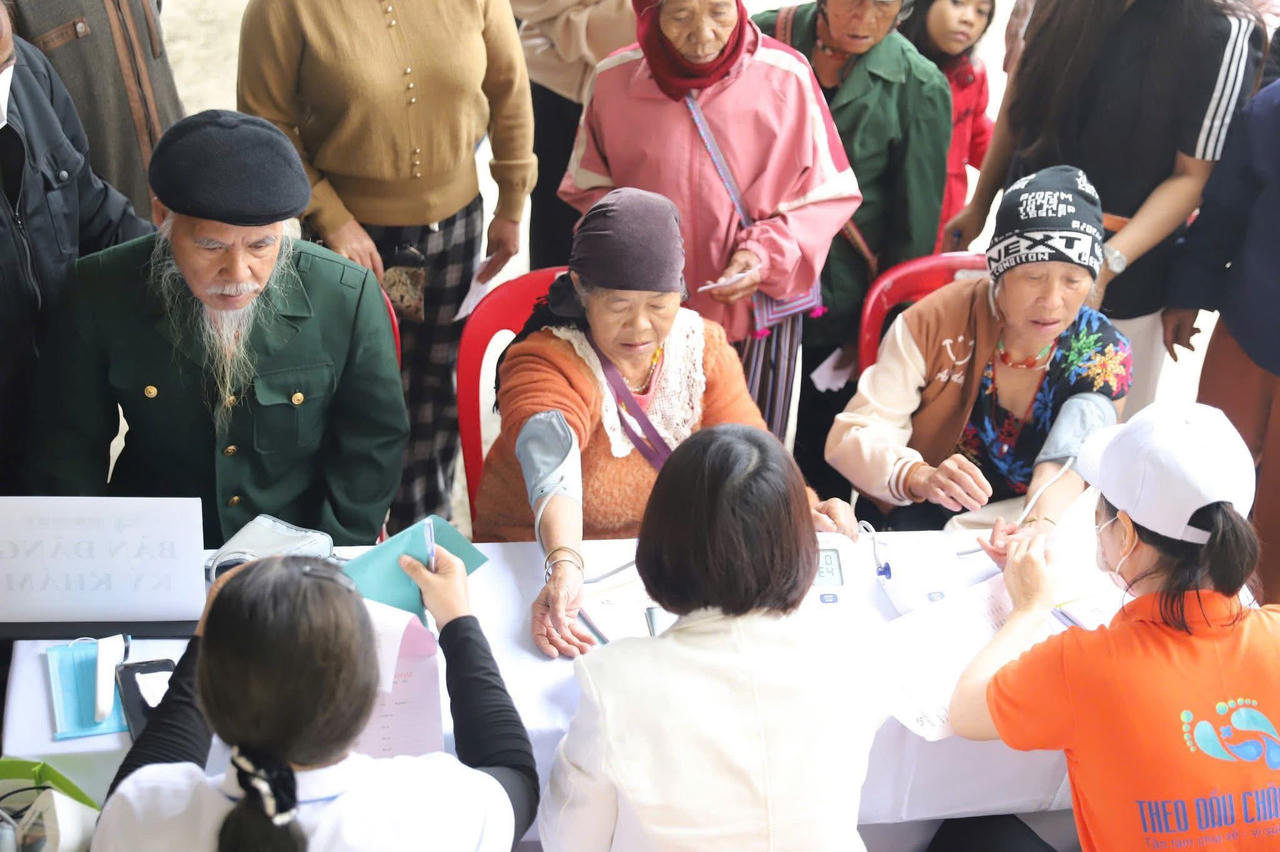 Hơn 300 người dân trên địa bàn xã đã được khám, cấp thuốc miễn phí&nbsp;