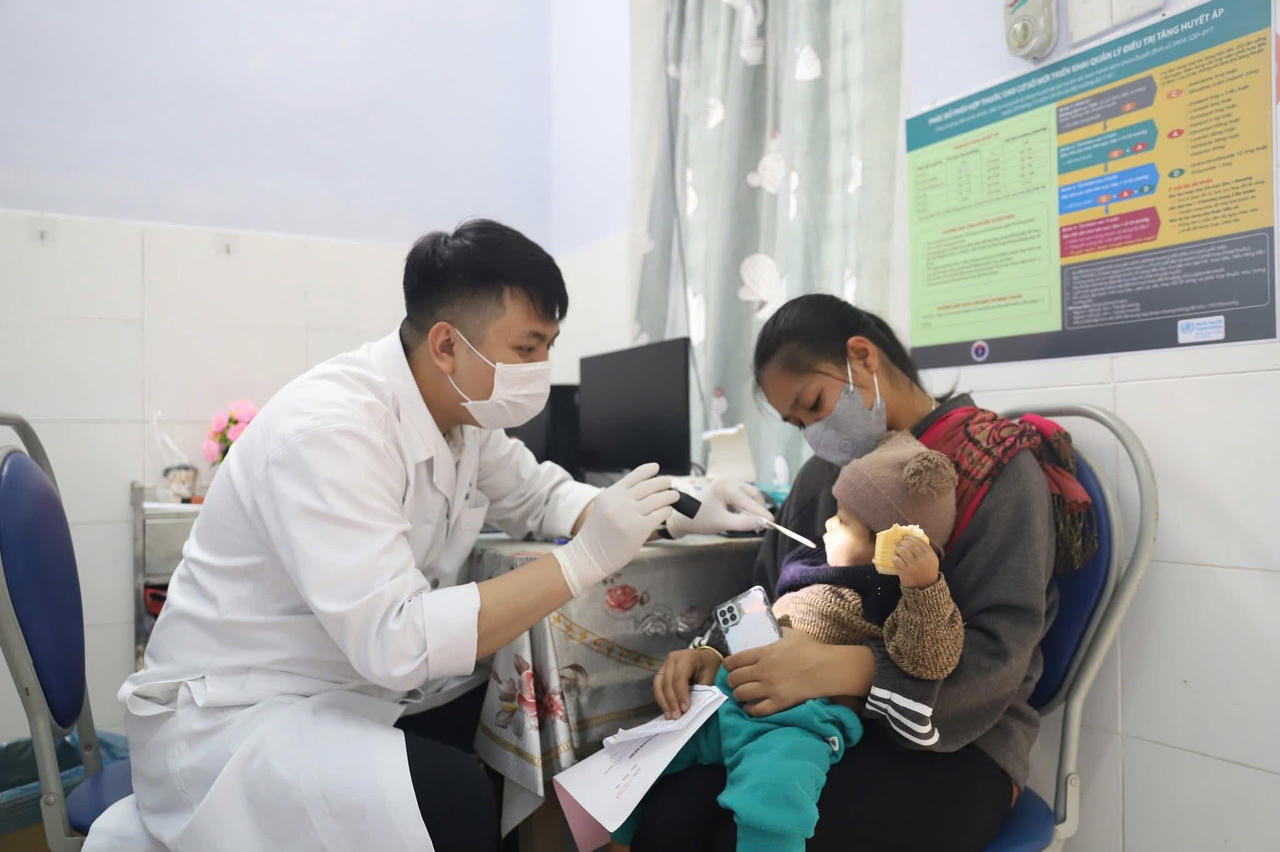 Khám và cấp thuốc miễn phí cho hàng trăm người dân vùng cao Huế