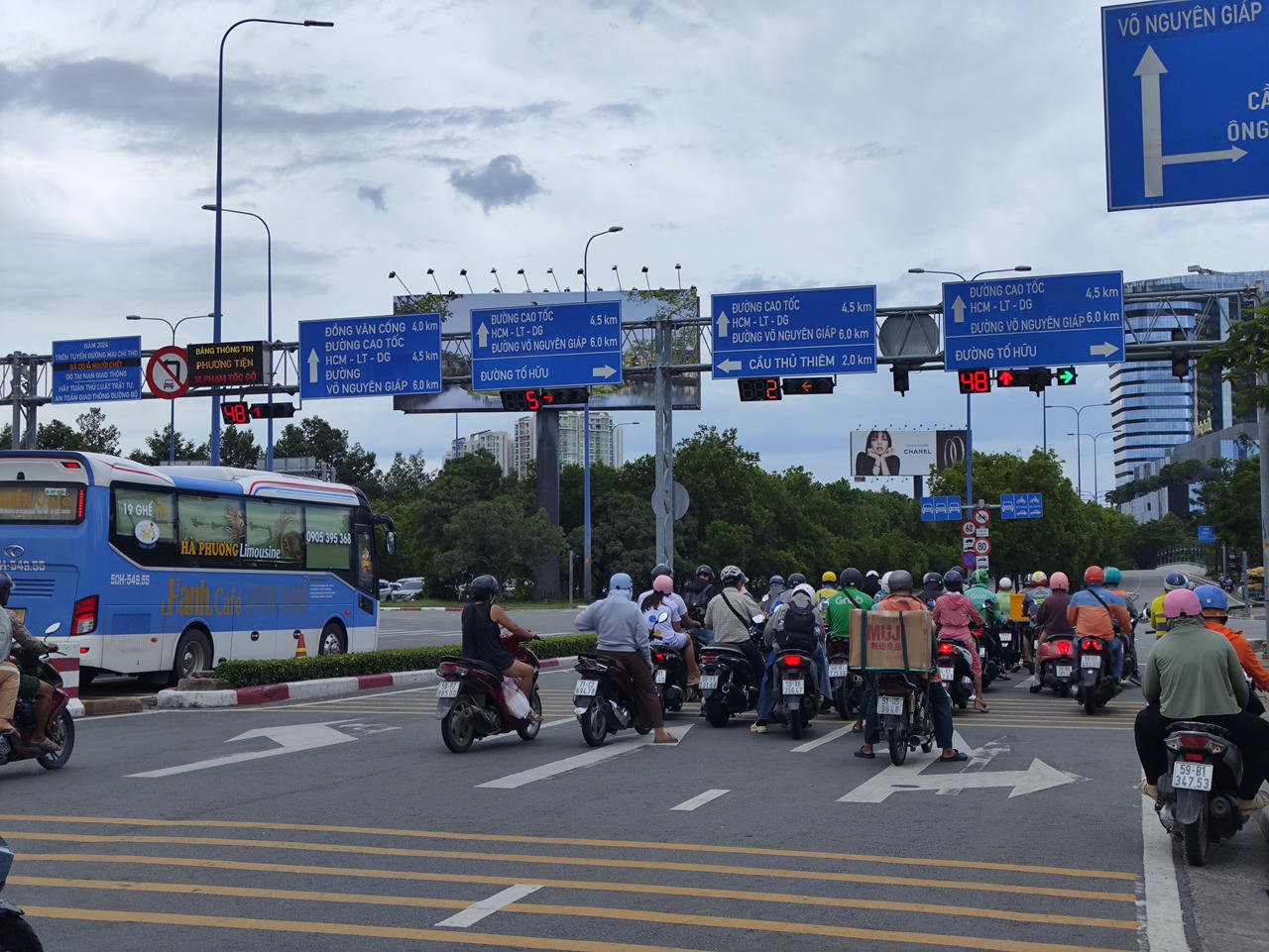 TP Hồ Chí Minh sẽ điều chỉnh hướng từ trung tâm Thành phố đi Thảo Điền (phường An Khánh) qua đường Võ Nguyên Giáp...
