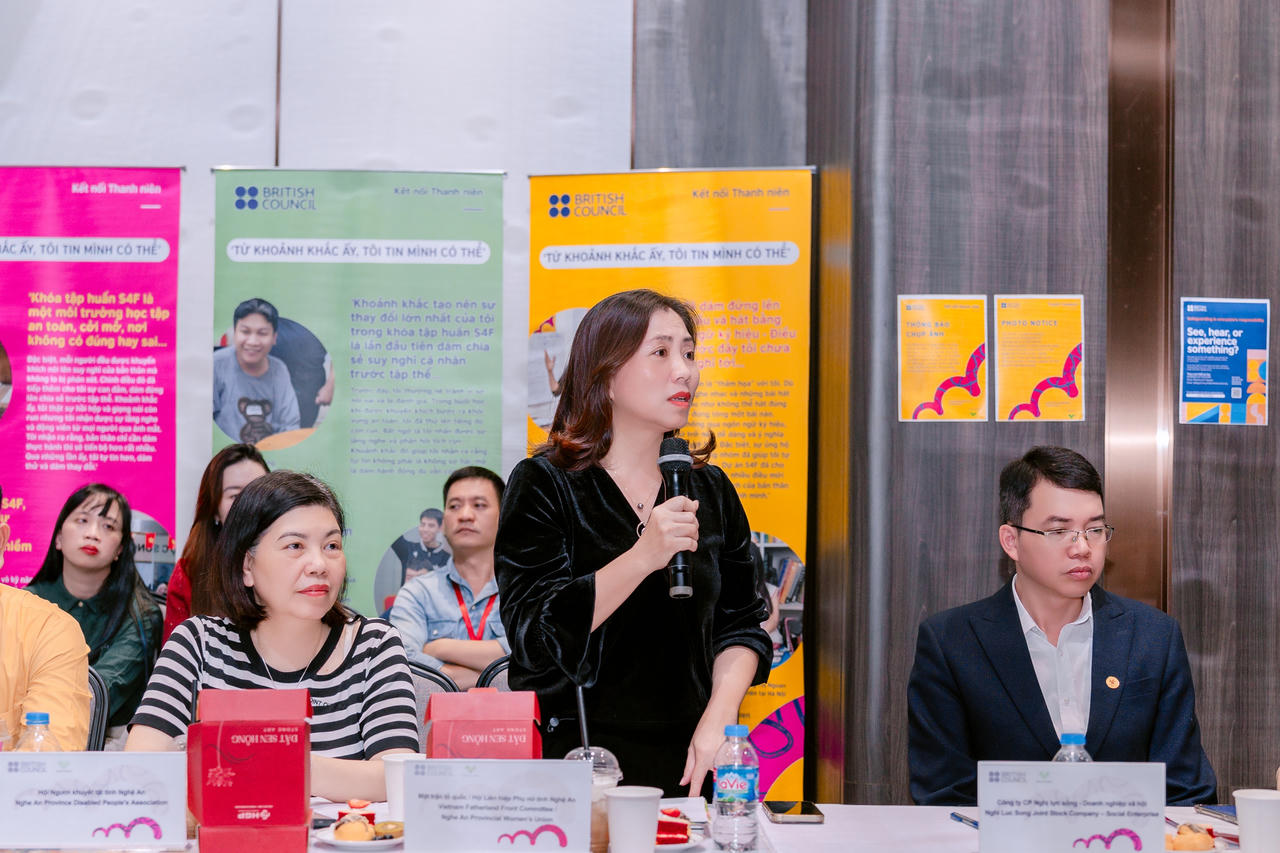 Bà Hoàng Thị Thu Hiền - Chủ tịch Hội LHPN tỉnh Nghệ An phát biểu tại chương trình