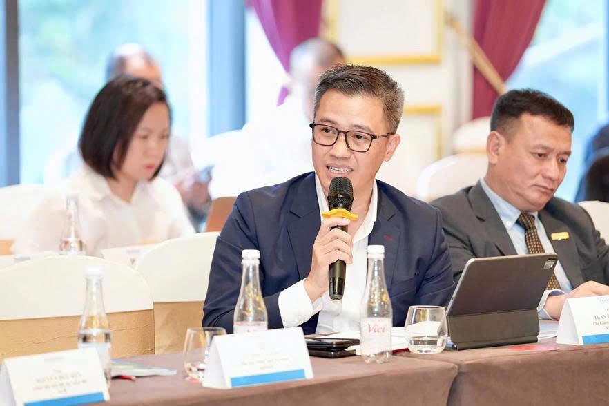 “Từ nhiều năm qua, VietinBank đã hợp tác với các tổ chức quốc tế triển khai tín dụng xanh. Sau khi Việt Nam cam kết hướng tới mục tiêu NetZero vào năm 2050 tại COP26, hoạt động tín dụng xanh tại VietinBank ngày càng được đẩy mạnh”, chia sẻ của ông Trần Hoài Nam - Phó Giám đốc Khối KHDN VietinBank tại Hội thảo Chuyển đổi năng lượng xanh nhìn từ Nghị quyết 70 của Bộ Chính trị diễn ra vào tháng 10/2025.