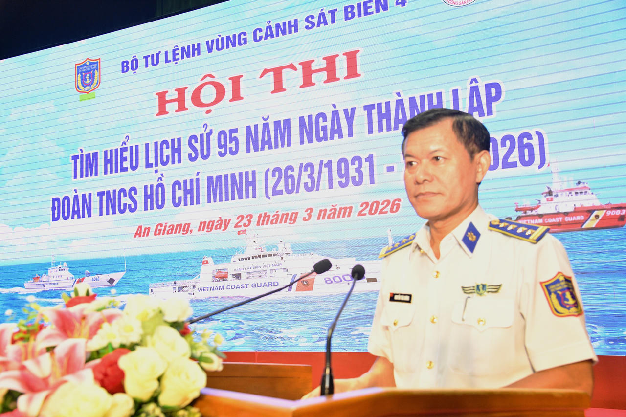 Đại tá Nguyễn Thái Dương, Ủy viên Ban Thường Vụ, Phó Chính ủy Bộ Tư lệnh Vùng Cảnh sát biển 4 phát biểu chỉ đạo tại Hội thi.