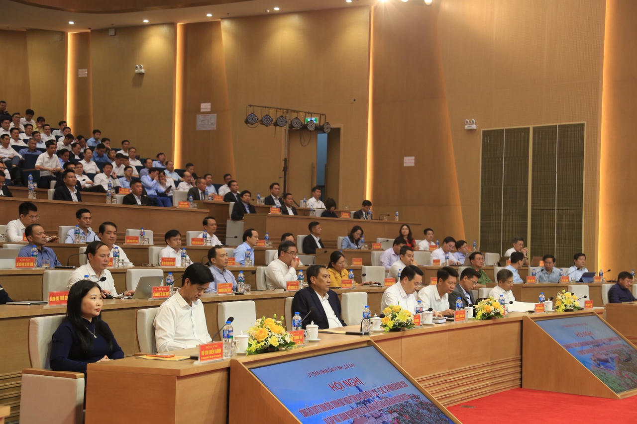 Các đại biểu tham dự.