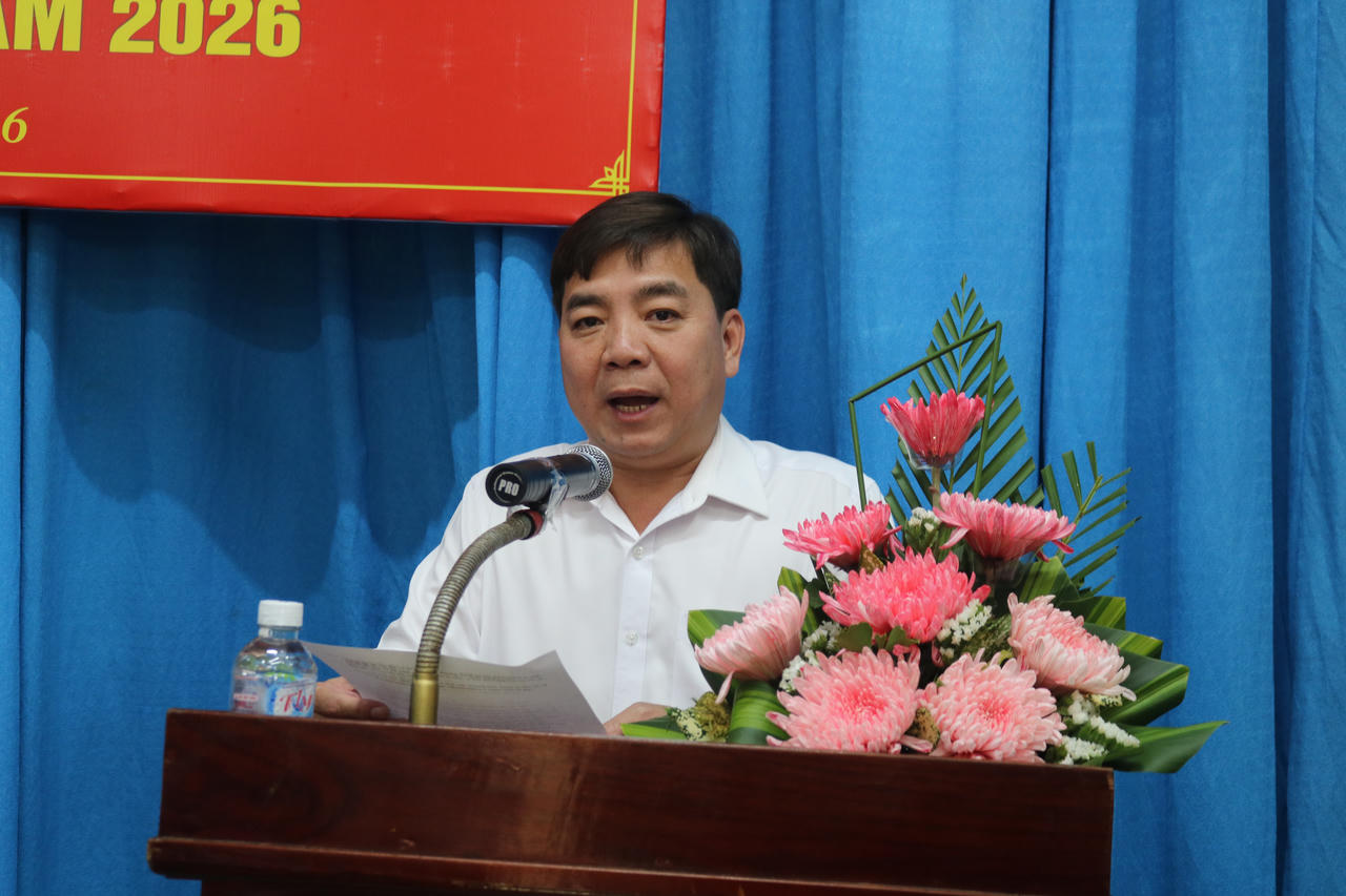 Ông Nguyễn Minh Tâm, Phó Chủ tịch UBND xã Long Hải phát biểu chỉ đạo tại hội nghị.