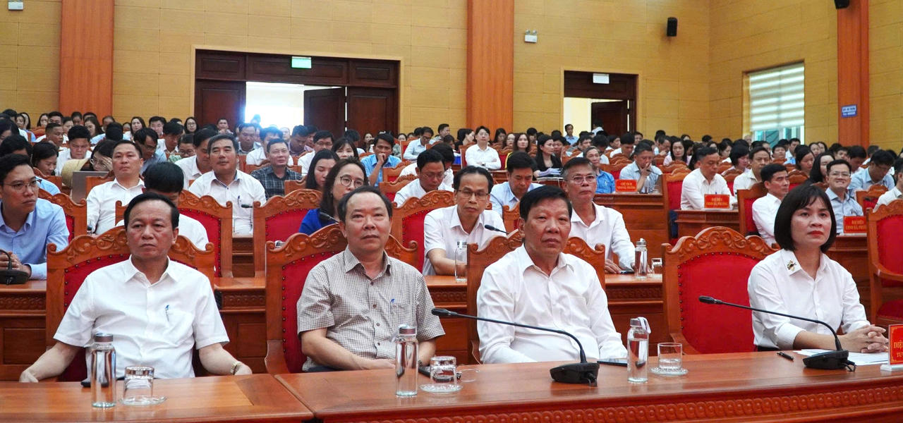 Đại biểu tham dự hội nghị.