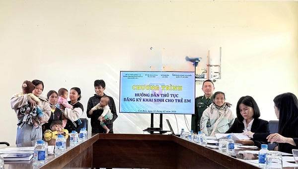 Gỡ vướng đăng ký khai sinh cho trẻ em vùng biên Quảng Trị
