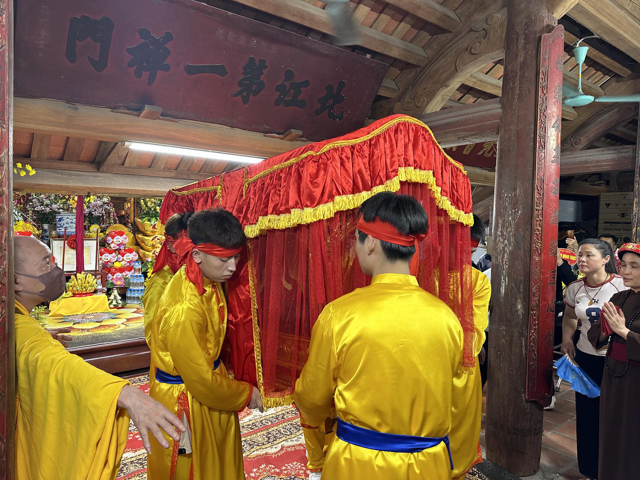 Độc đáo 'Lễ rước âm' tại Lễ hội chùa Nành