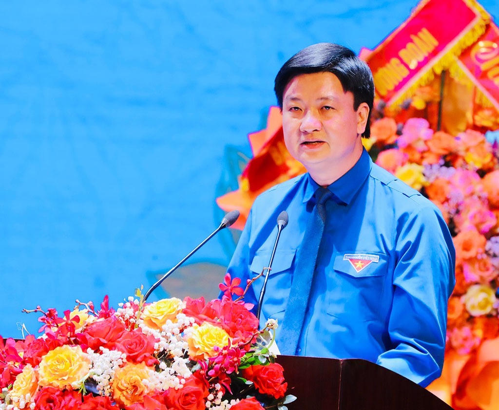 Ông&nbsp;Trần Ngọc Nam - Ủy viên Ban Thường vụ Trung ương Đoàn, Tỉnh ủy viên, Phó Chủ tịch Ủy ban MTTQ Việt Nam tỉnh, Bí thư Tỉnh đoàn Ninh Bình trình bày Diễn văn kỷ niệm 95 năm Ngày thành lập Đoàn TNCS Hồ Chí Minh (Ảnh: Văn Huỳnh)