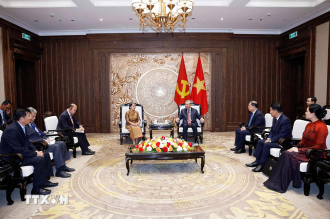 Tổng Bí thư Tô Lâm và Phó Chủ tịch CPP, Chủ tịch Hội đồng Quốc gia Mặt trận Đoàn kết Phát triển Tổ quốc Campuchia Men Sam An bày tỏ tin tưởng rằng quan hệ hợp tác giữa hai Đảng, hai nước tiếp tục được củng cố, phát triển hiệu quả - Ảnh: TTXVN