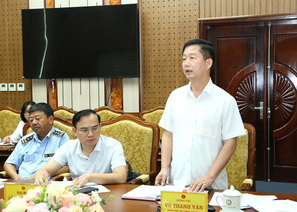 Giám đốc Sở Công Thương Hưng Yên Vũ Thanh Vân phát biểu thảo luận tại cuộc họp.