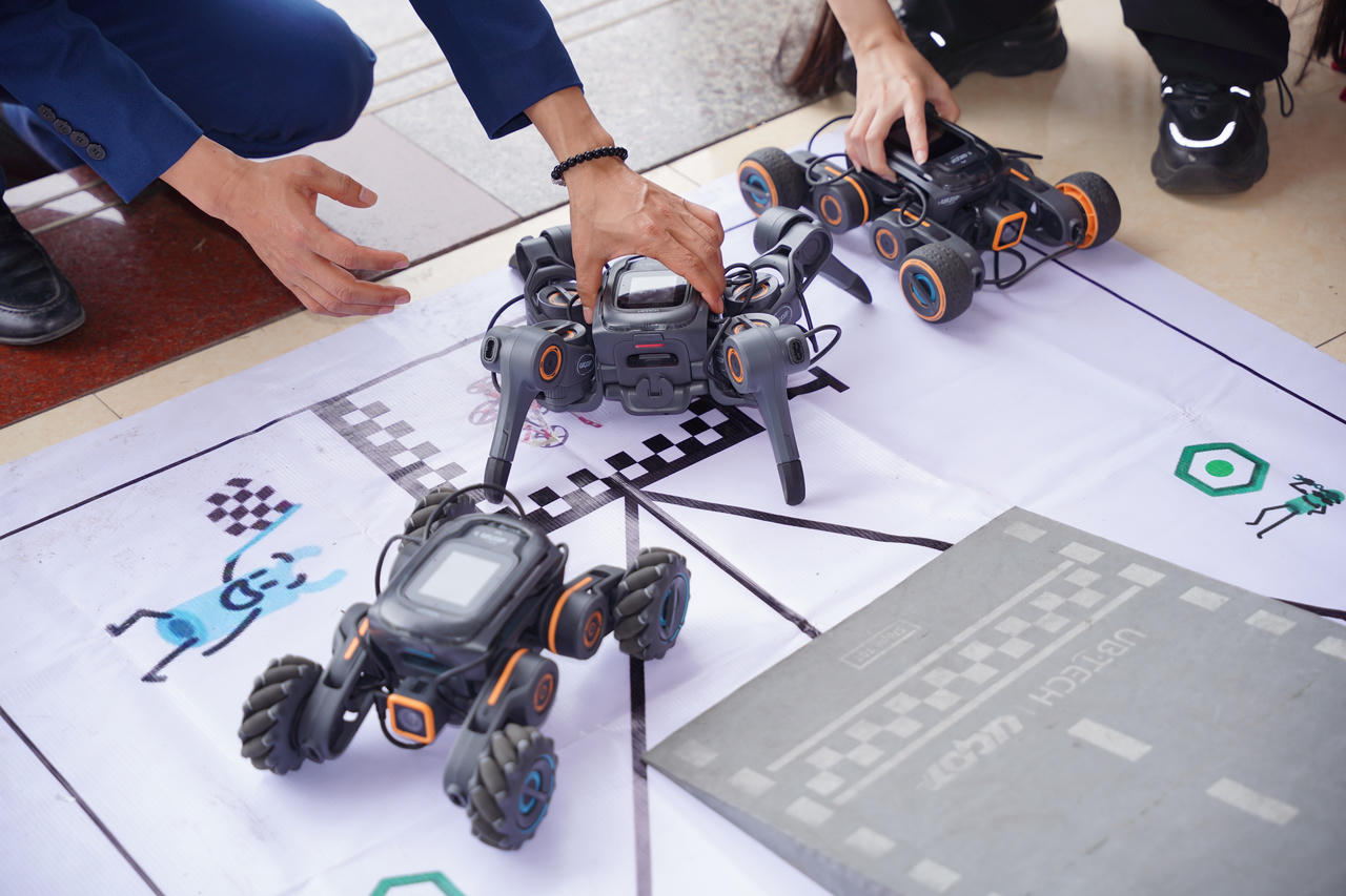 Hơn 200 học sinh tranh tài tại Vòng Chung kết Sân chơi STEM - AI - Robotics Thái Nguyên 2026