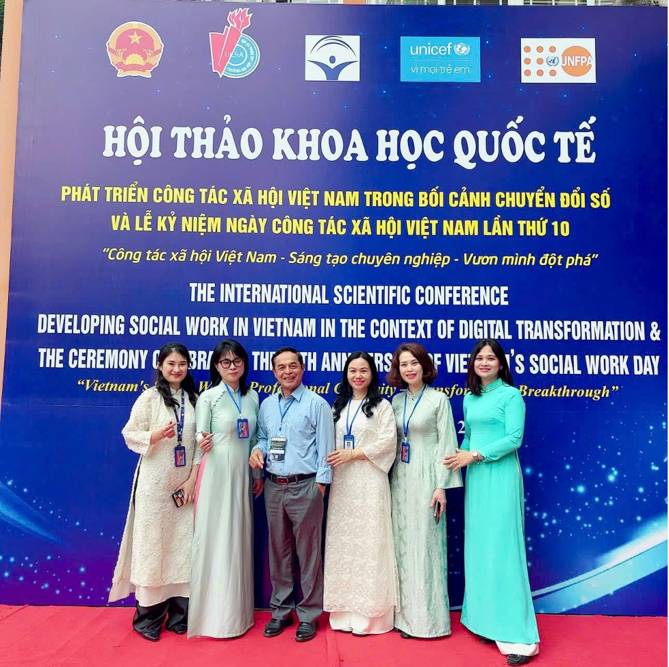 Các đại biểu tham dự Hội thảo