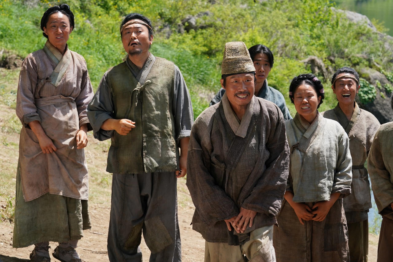 Tác phẩm quy tụ dàn diễn viên thực lực nhiều thế hệ. Ảnh: CJ