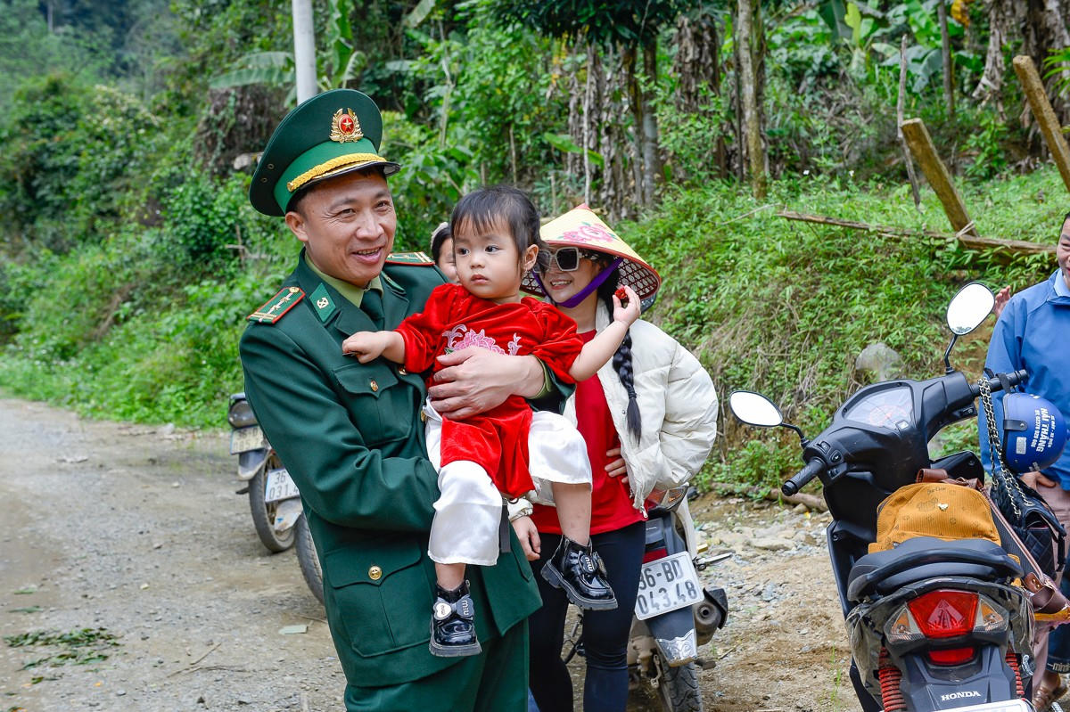 Lực lượng quân đội phát huy vai trò “cầu nối”, đưa pháp luật đến gần hơn với người dân ở cơ sở.