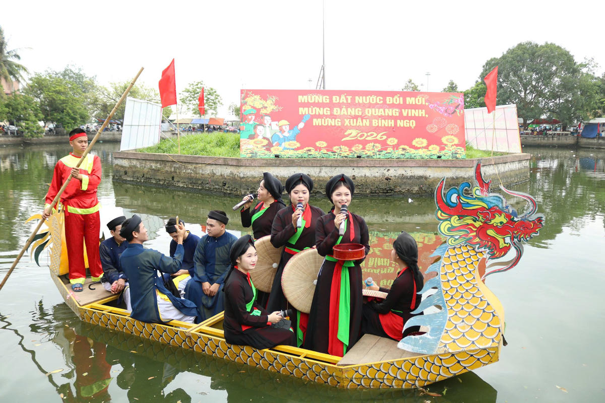 Tiết mục hát Quan họ tại lễ hội.