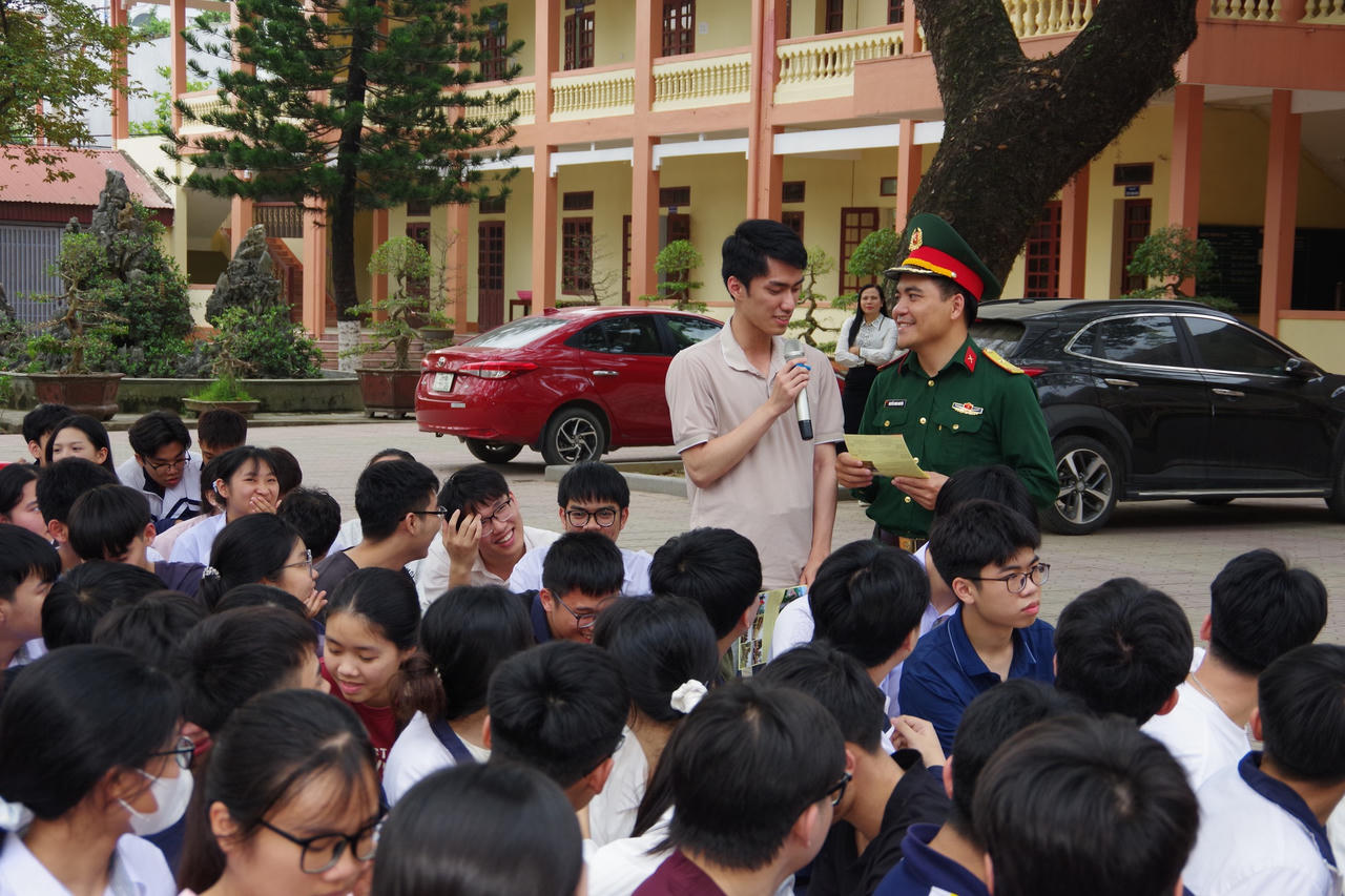 Đưa pháp luật đến với học sinh, góp phần xây dựng ý thức từ sớm.