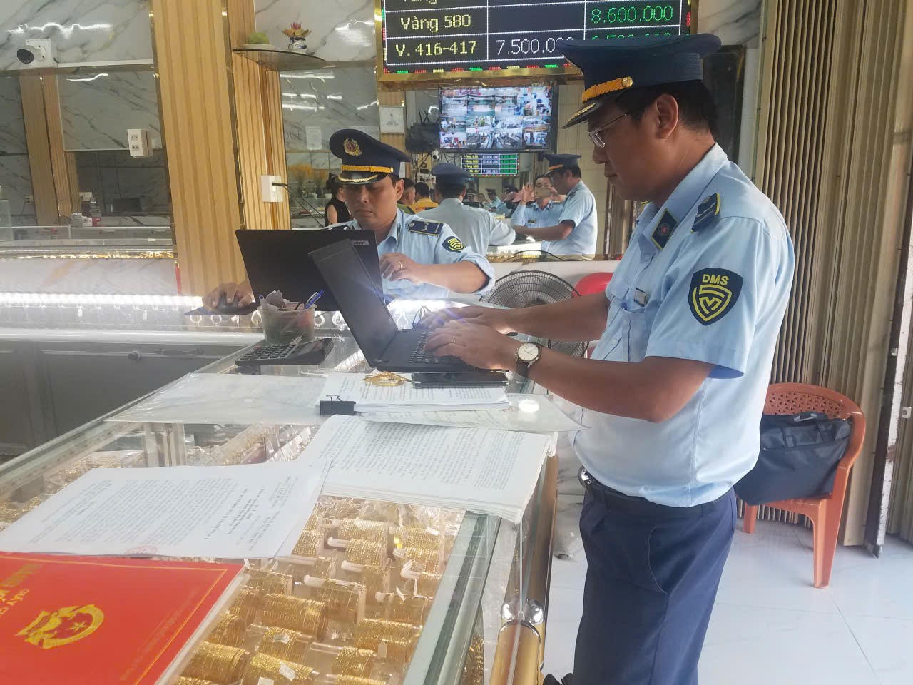 Xử phạt 9 doanh nghiệp kinh doanh vàng trang sức giả mạo nhãn hiệu