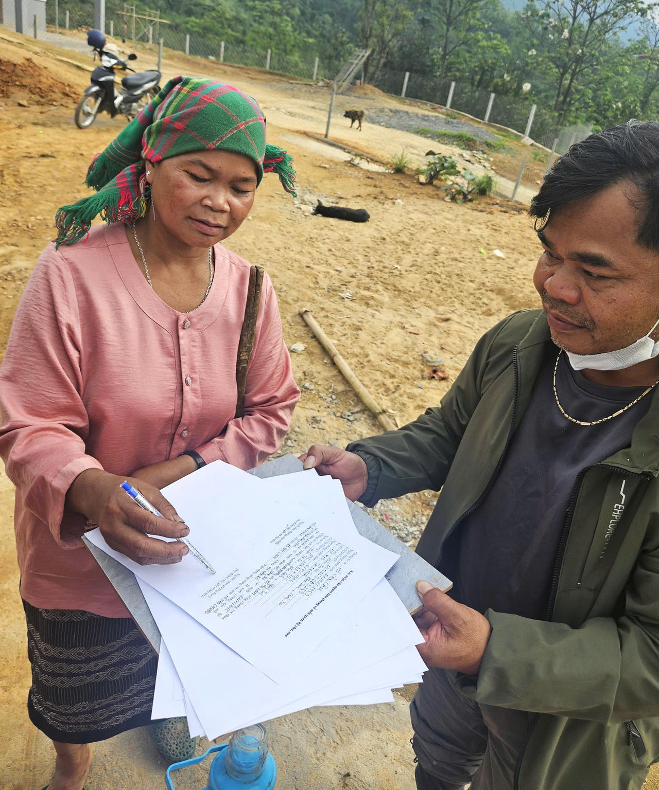 “Cầm tay chỉ việc” để trẻ em vùng biên Quảng Trị có giấy khai sinh