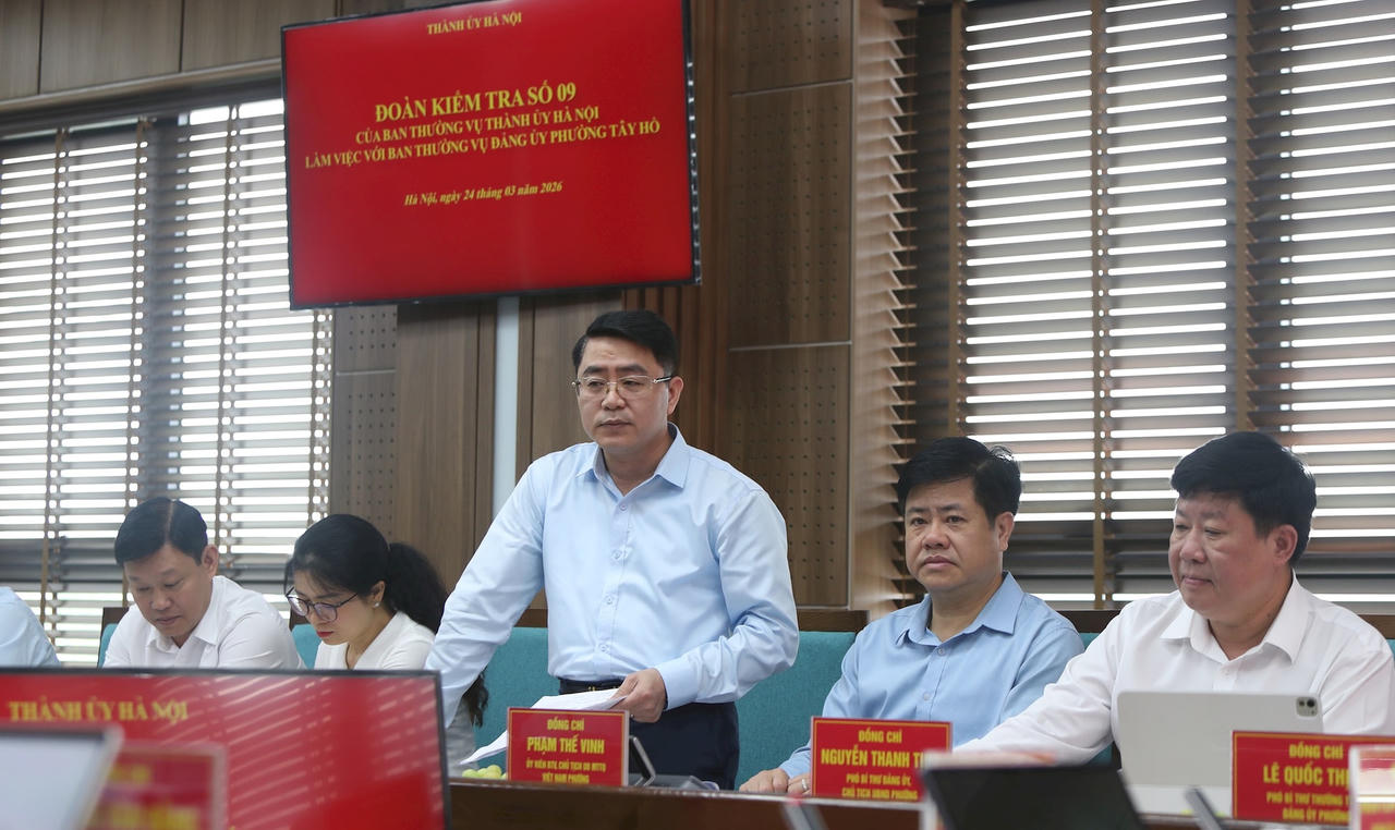 Ông Nguyễn Mạnh Tiến, Trưởng Ban Xây dựng Đảng phường Tây Hồ phát biểu ý kiến.