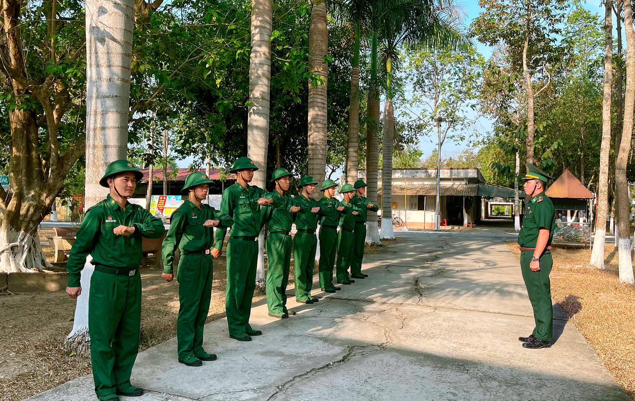 Các chiến sĩ mới dần hòa nhập tốt với môi trường quân ngũ qua những bài học đầu tiên.