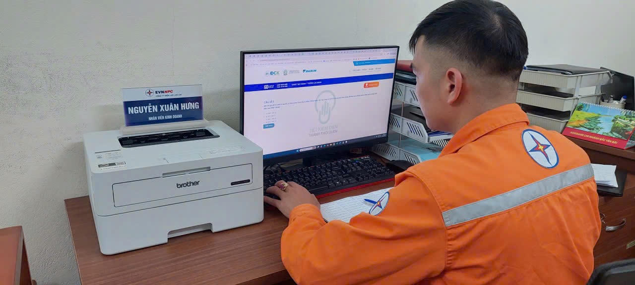 Cán bộ, nhân viên tích cực tham gia cuộc thi trực tuyến tìm hiểu về tiết kiệm điện, góp phần nâng cao nhận thức và lan tỏa hành vi sử dụng điện hiệu quả.