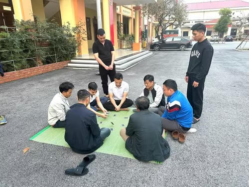 Khởi tố 10 đối tượng lợi dụng đám cưới để đánh bạc
