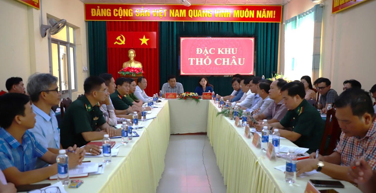 Quang cảnh buổi làm việc.