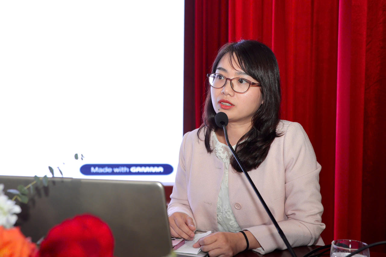 Đại diện Cục Quản lý đấu thầu phổ biến các điểm mới của pháp luật về lựa chọn nhà đầu tư. 