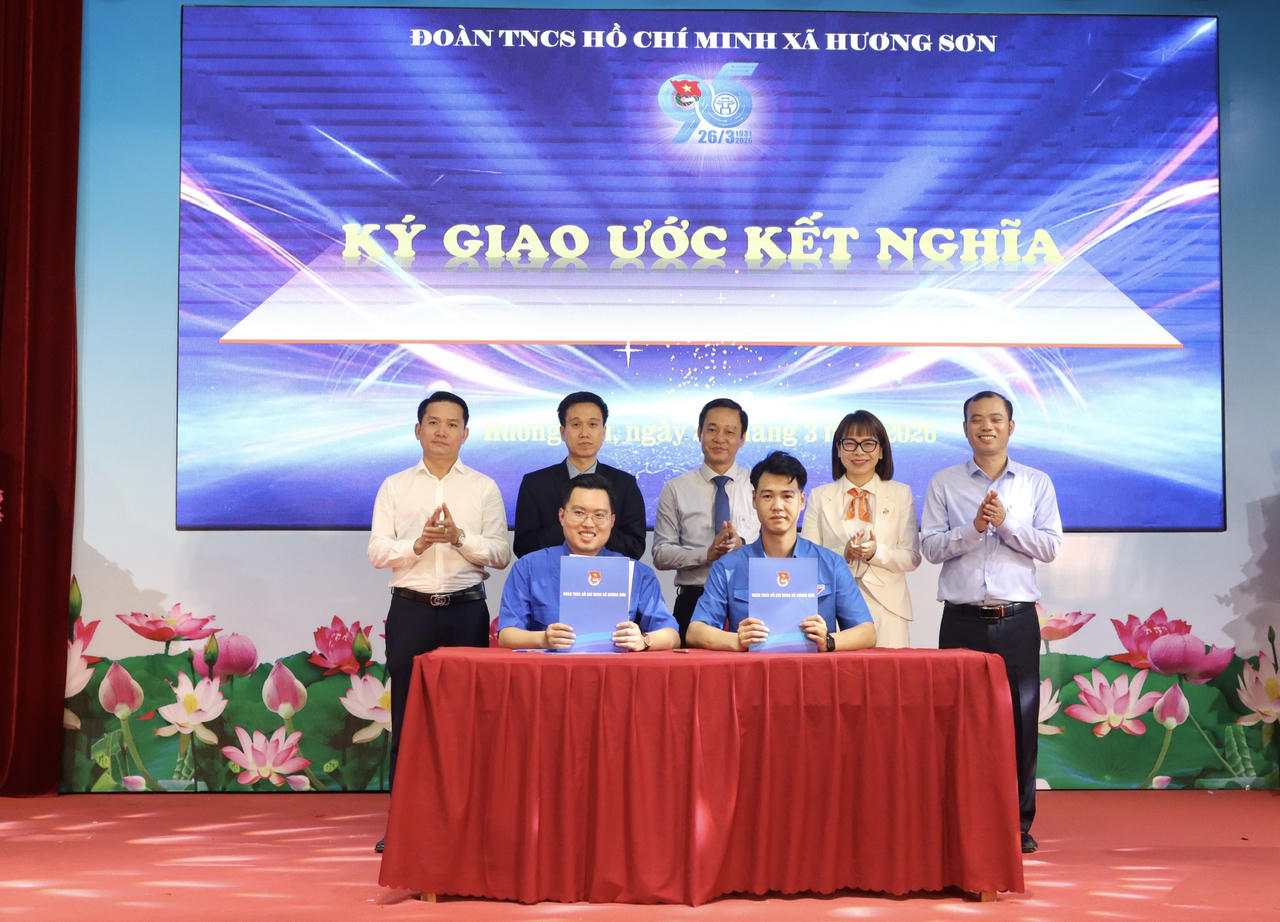 Đoàn TNCS Hồ Chí Minh xã Hương Sơn và Đoàn thanh niên Báo pháp luật Việt Nam tổ chức kí kết giao ước kết nghĩa.
