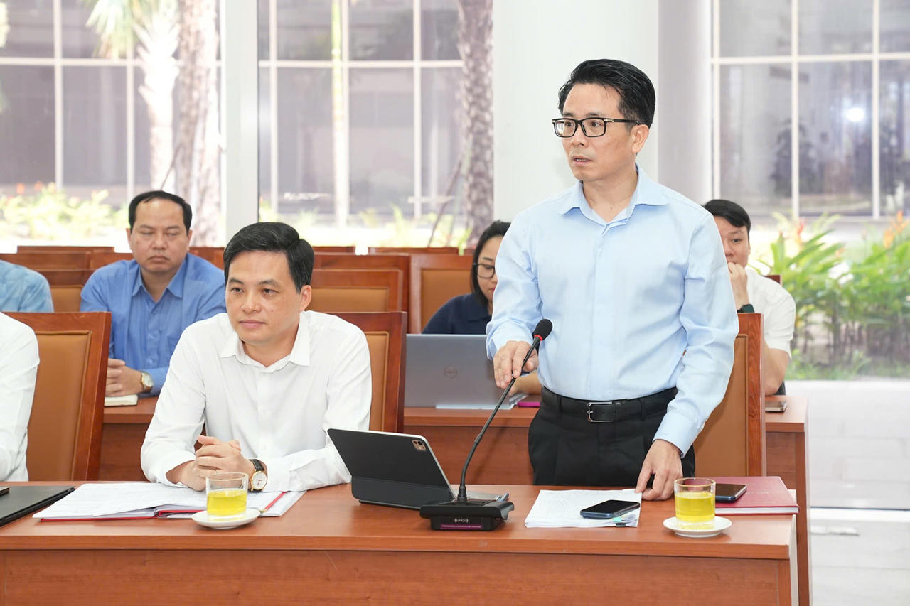 Ông&nbsp;Lê Trí Vũ, Ủy viên Ban Thường vụ Thành ủy, Trưởng Ban Tổ chức Thành ủy báo cáo tại cuộc làm việc.