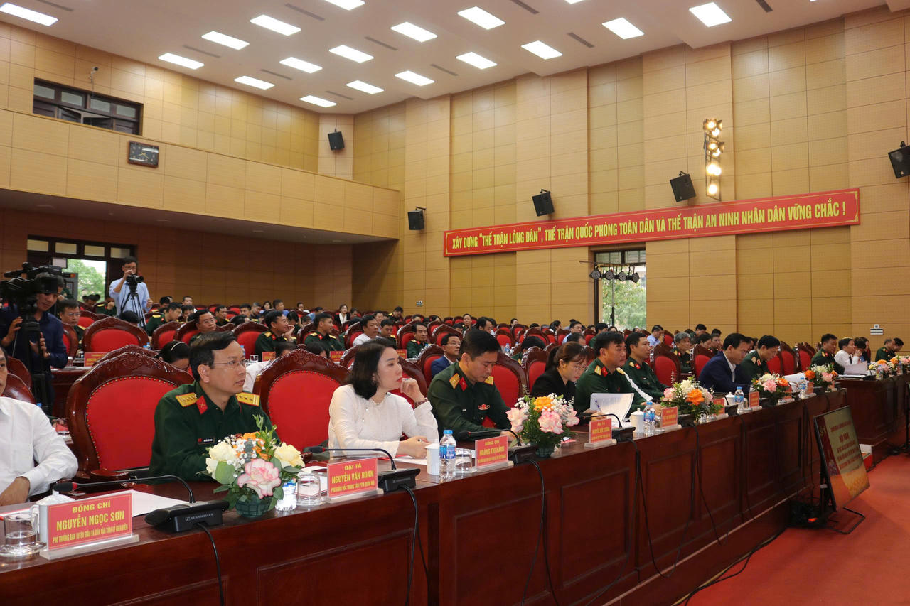 Các đại biểu tham dự.