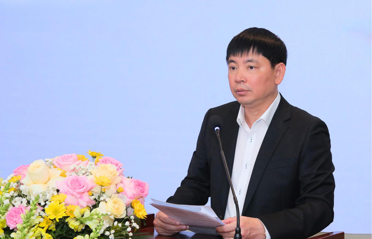 Lãnh đạo Ban Quản lý Khu kinh tế và các khu công nghiệp tỉnh Ninh Bình phát biểu tại buổi lễ. (Ảnh: Nguyễn Thơm)