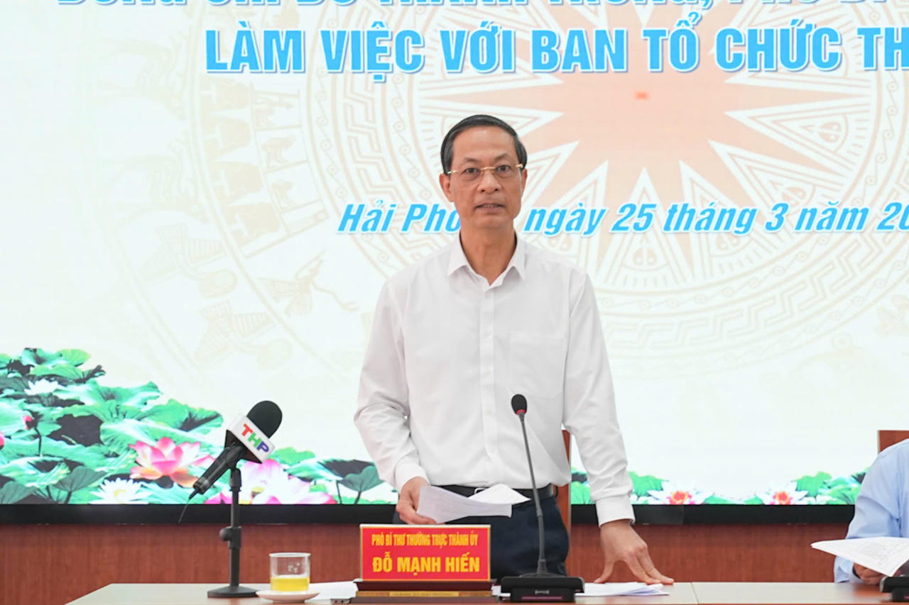 Phó Bí thư Thường trực Thành ủy Đỗ Mạnh Hiến kết luận buổi làm việc.